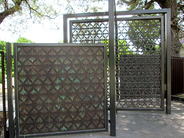 Ginkgo Gate Botanic Garden Adelaide (photo John Zwar)