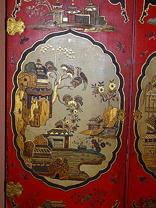 Chinese cabinet with Ginkgo tree (photo Cor Kwant)