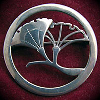 family crest brooch (photo Cor Kwant)