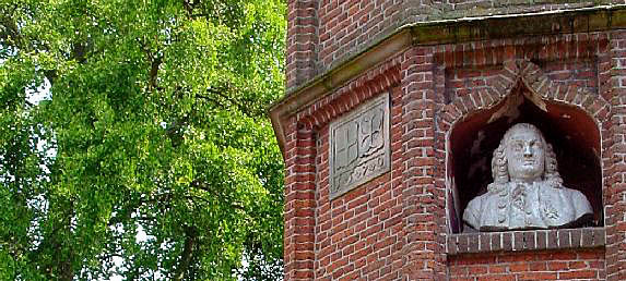 Linnaeus and the Ginkgo (photo: Cor Kwant)