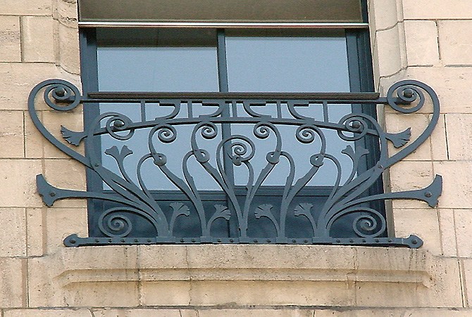 BNP railing with Ginkgo leaves (photo Cor Kwant)